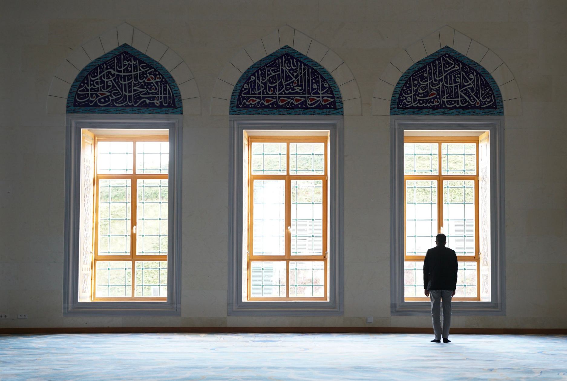 Step-by-step guide explaining how to convert to Shia Islam, including the Shahadah, Imamate, Usul al-Din, and taqlid