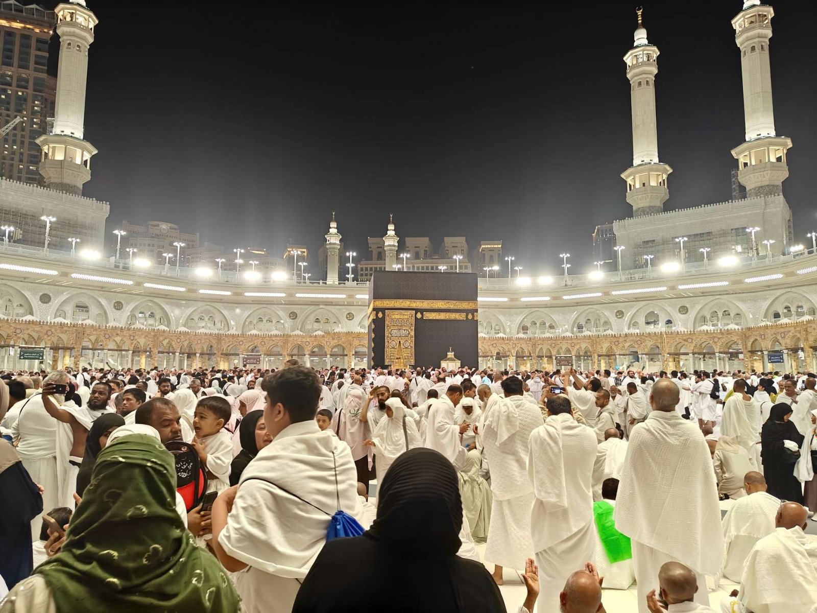 How Shia Muslims pray Maghrib prayer step by step with three rak'ats